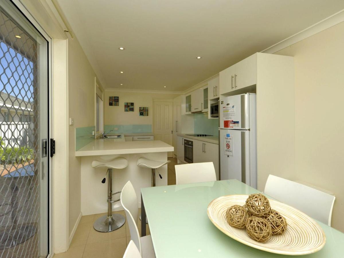 Reef Close 1 2 Fingal Bay Exterior photo